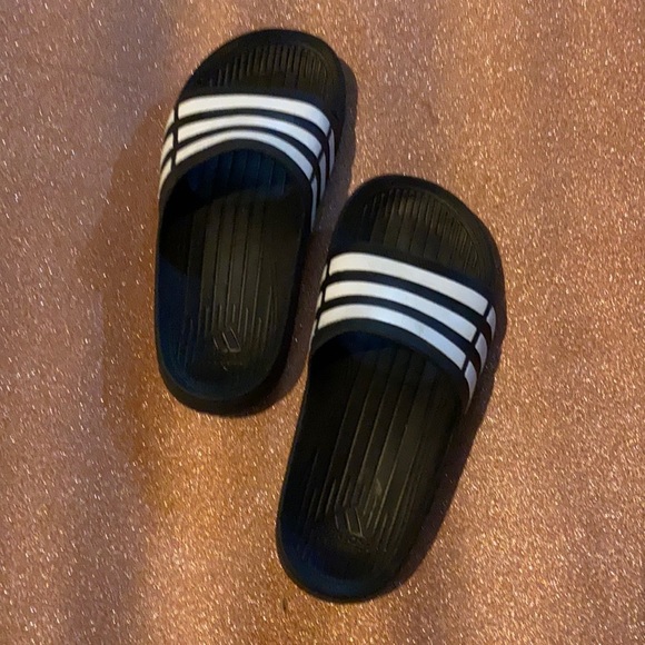 Adidas kids slides❤️ - Picture 1 of 2